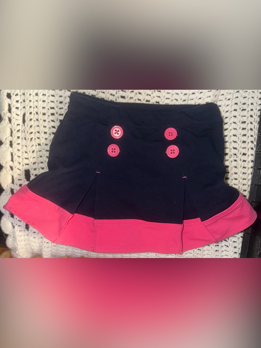 Women’s Black & Hot Pink Button-Trim Skort